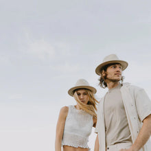 Load image into Gallery viewer, William Cream