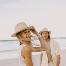 Load image into Gallery viewer, William Cream