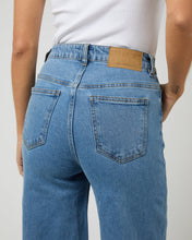 Load image into Gallery viewer, Jacqui Wide Leg Jean - Light Blue
