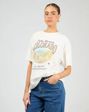Load image into Gallery viewer, Rocky Mountains relaxed Tee - V White
