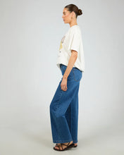 Load image into Gallery viewer, Rocky Mountains relaxed Tee - V White
